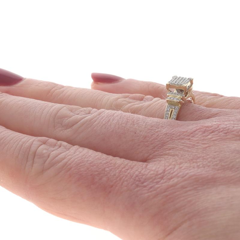 Bague de fiançailles en or jaune avec grappe de diamants - 10k Single .25ctw Pour femmes en vente