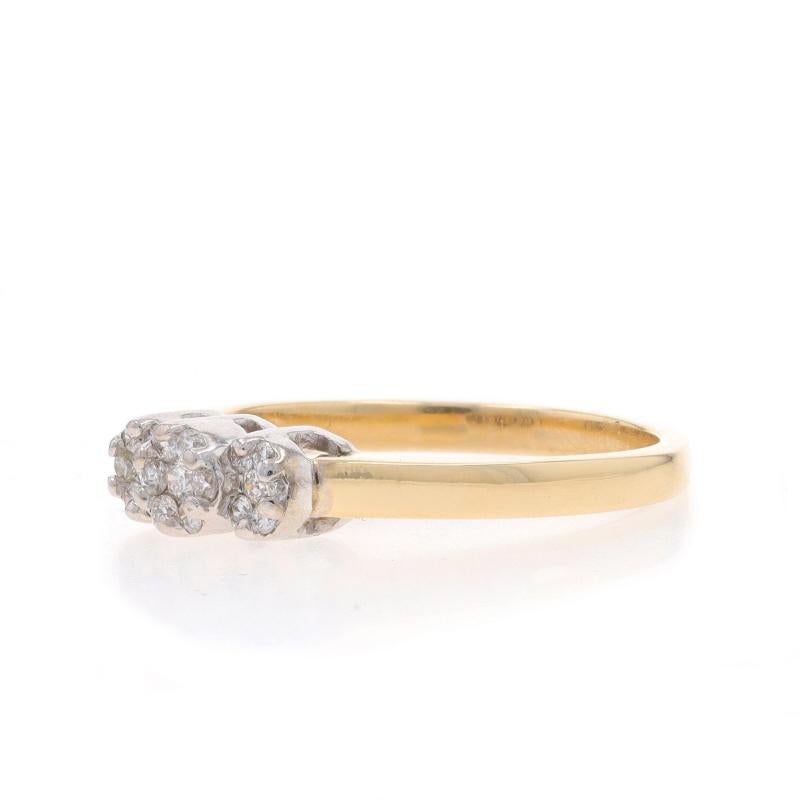 Gelbgold Diamant Cluster Verlobungsring - 14k Runde Brillant .14ctw Floral im Zustand „Hervorragend“ im Angebot in Greensboro, NC