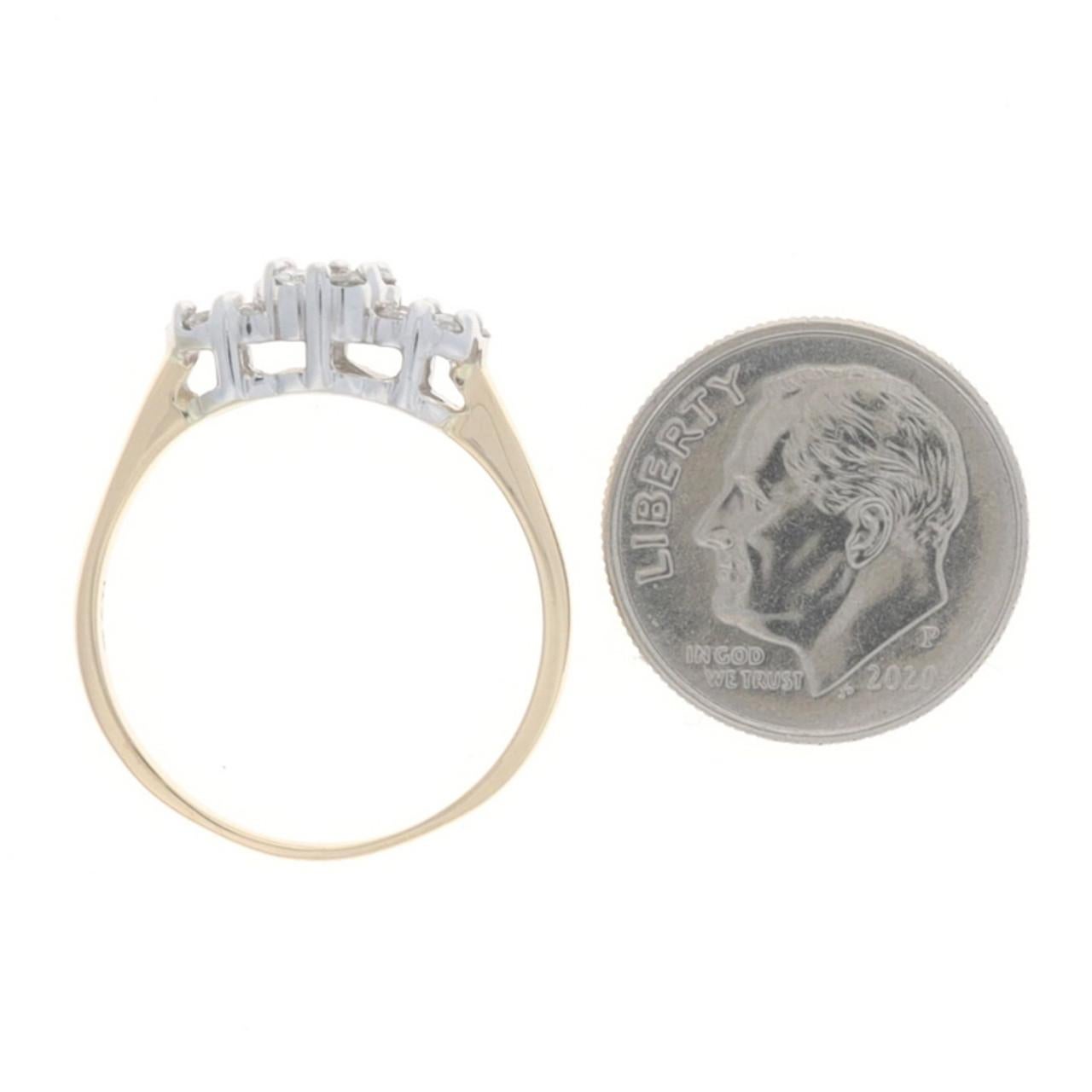 Verlobungsring aus Gelbgold mit Diamant-Cluster-Halo 14k Rnd .50ctw mit drei Steinen Damen