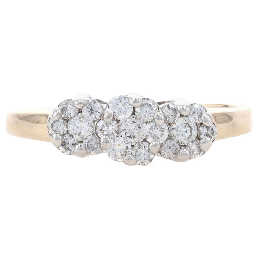 Verlobungsring aus Gelbgold mit Diamant-Cluster-Halo 14k Rnd .50ctw mit drei Steinen