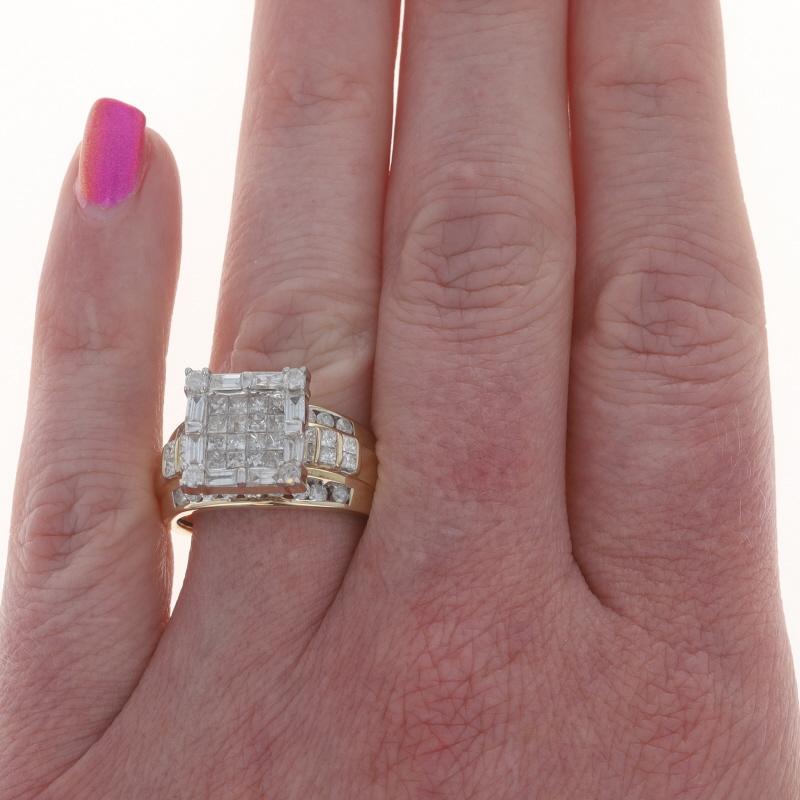 Taille princesse Bague en or jaune avec halo de diamants 14k Rond Princesse Baguette 2.00ctw en vente