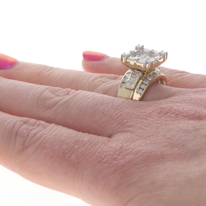 Bague en or jaune avec halo de diamants 14k Rond Princesse Baguette 2.00ctw Pour femmes en vente