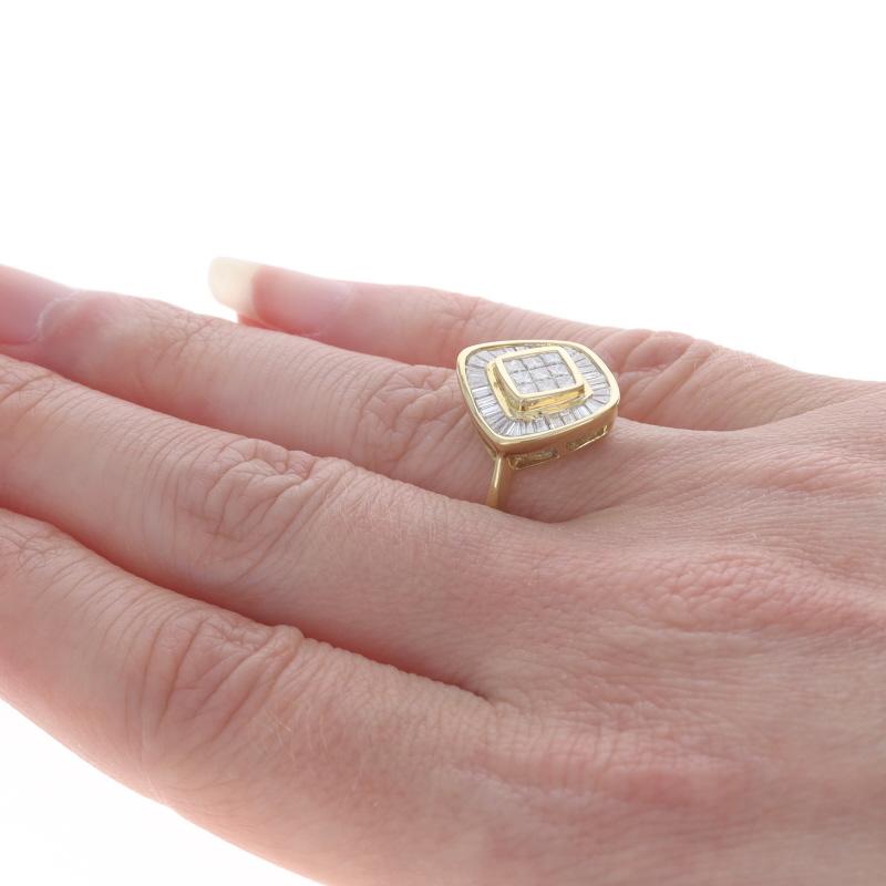 Bague en or jaune avec halo de diamants - 18k Princesse et Baguette 1.00ctw Pour femmes en vente