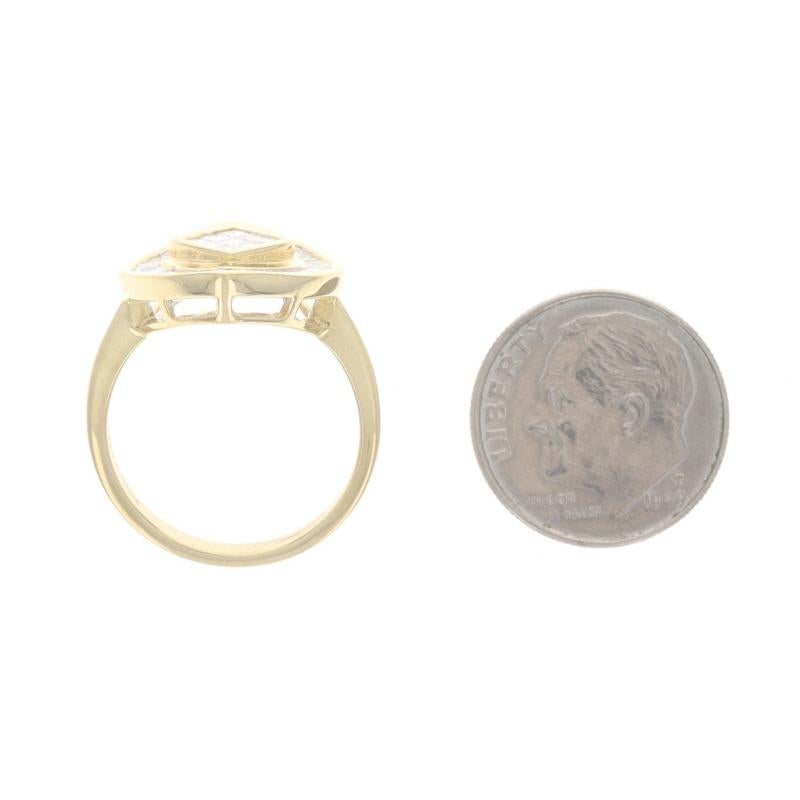 Bague en or jaune avec halo de diamants - 18k Princesse et Baguette 1.00ctw en vente 1