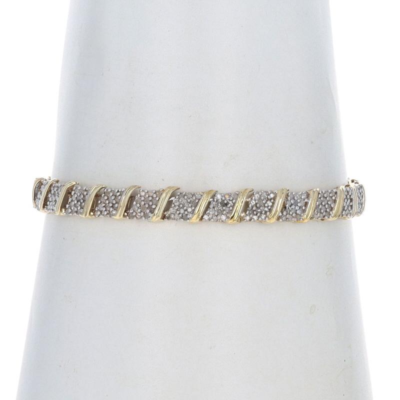 Contenu métallique : Or jaune 10k et or blanc 10k

Informations sur les pierres

Diamants naturels
Carat(s) : 2.00ctw
Coupe : Simple
Couleur : H - I - J
Clarté : I2 - I3

Total des carats : 2.00ctw

Style : Lien en forme de grappe
Type de fermeture