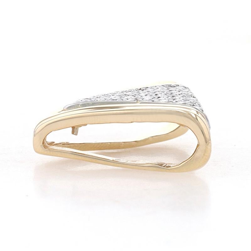 Metallgehalt: 14k Gelbgold & 14k Weißgold

Informationen zu Stein
Natürliche Diamanten
Karat(e): .50ctw
Schliff: Runder Brillant
Farbe: H - I
Reinheit: SI1 - SI2

Karat gesamt: .50ctw

Stil: Cluster Omega Slide
Thema: Dreieck

Messungen
Höhe: 7/8