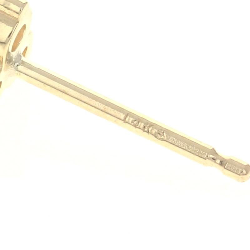 Orecchini con diamanti a grappolo in oro giallo 14k con tre pietre tonde da .23ctw in vendita 1