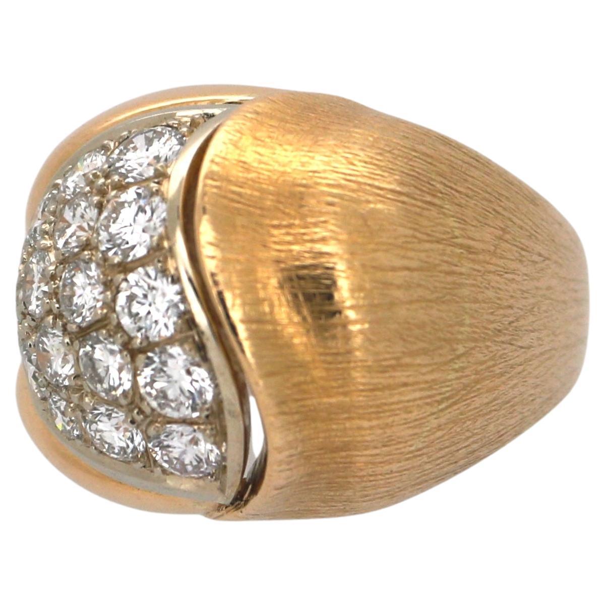 Anillo de cóctel de oro amarillo con diamantes Años 60 en venta