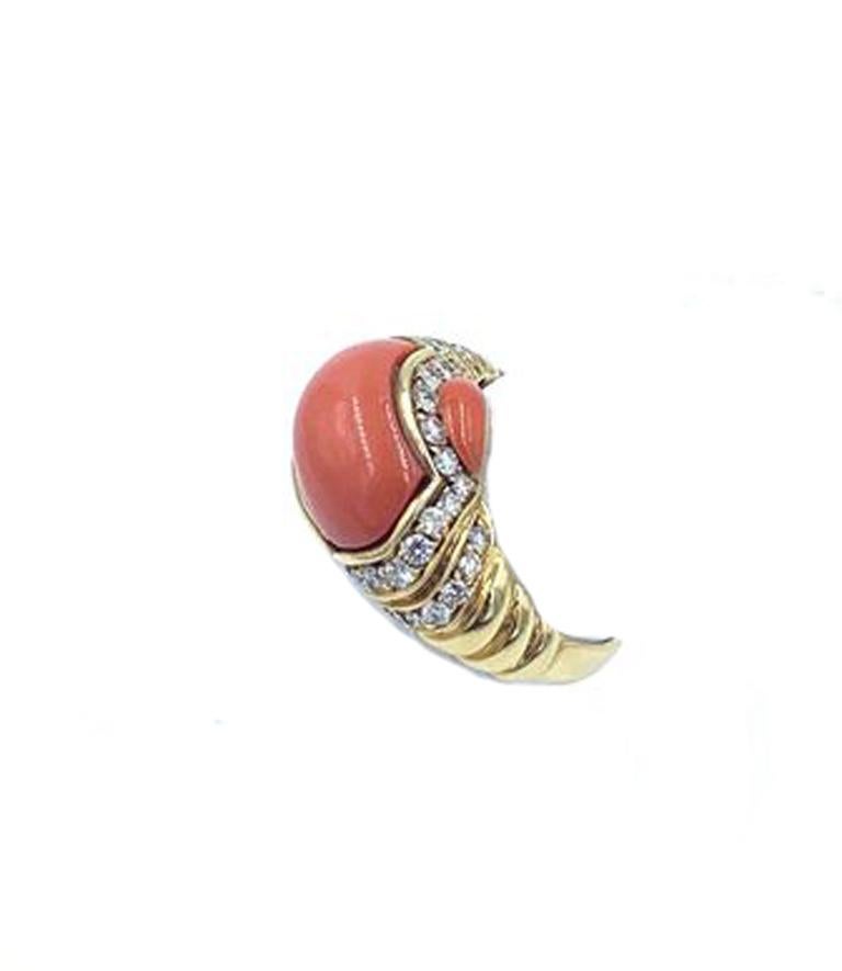 Pichiotti Yellow Gold Diamond and Coral Ring In Excellent Condition For Sale In West Palm Beach, FL