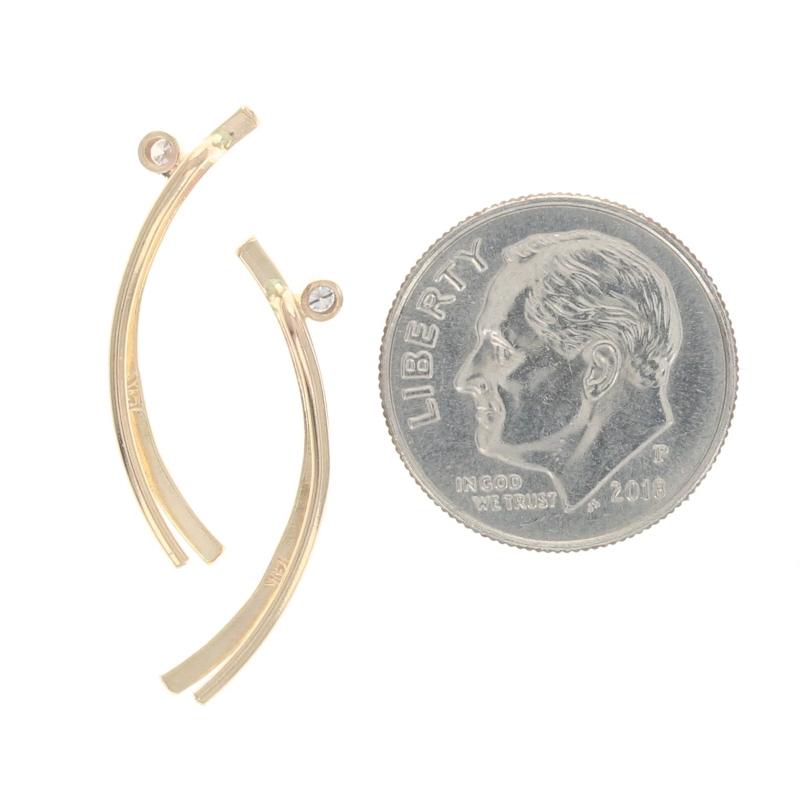 Boucles d'oreilles en or jaune avec diamant en forme de croissant 14k, taille ronde et courbée, Hammer Excellent état - En vente à Greensboro, NC