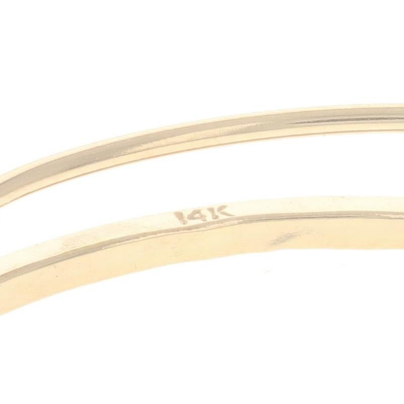 Boucles d'oreilles en or jaune avec diamant en forme de croissant 14k, taille ronde et courbée, Hammer Pour femmes en vente