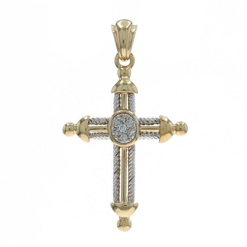 Contenu métallique : Or jaune 14k et or blanc 14k

Informations sur les pierres

Diamants naturels
Carat(s) : .10ctw
Coupe : Brillant rond
Couleur : H - I
Clarté : SI1 - SI2

Total des carats : .10ctw

Thème : Croix, Foi
Caractéristiques : Décor