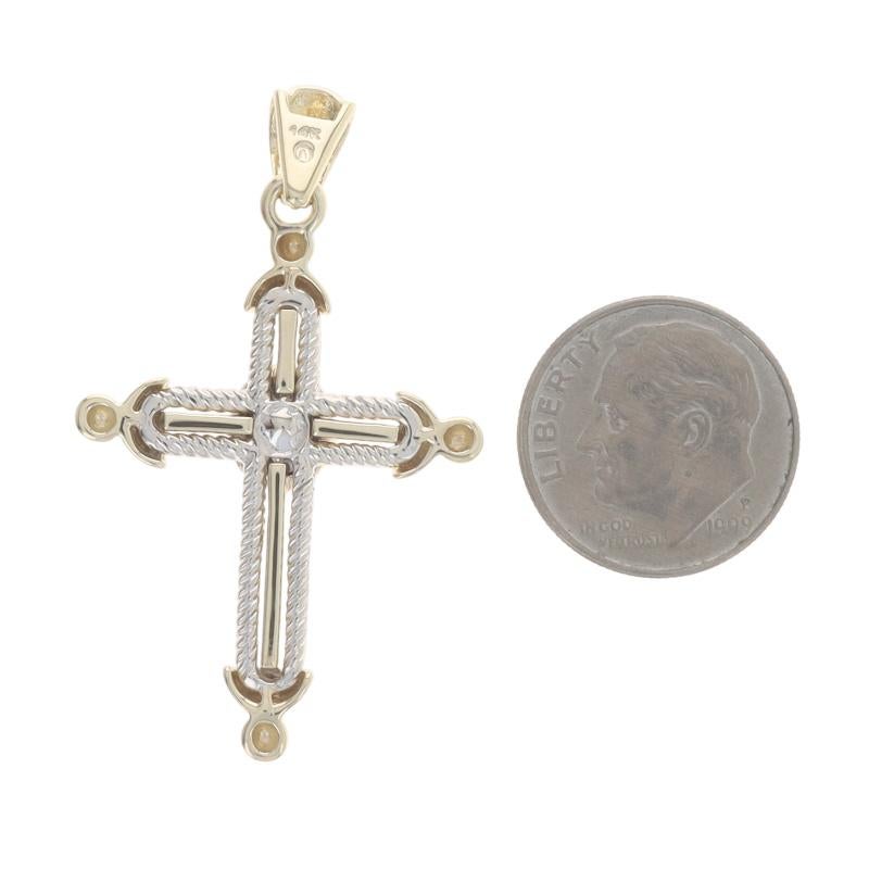 Pendentif croix en or jaune avec diamant - 14k Round Brilliant .10ctw Faith Excellent état - En vente à Greensboro, NC