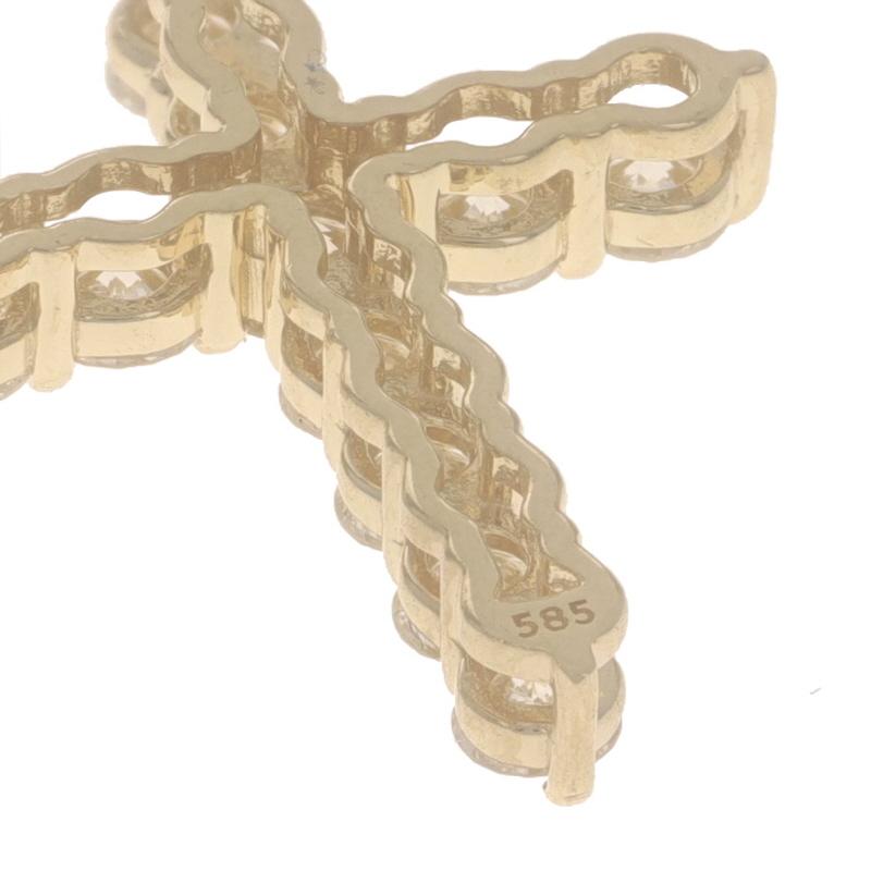 Pendentif croix en or jaune 14k diamant rond brillant .82ctw Faith Pour femmes en vente