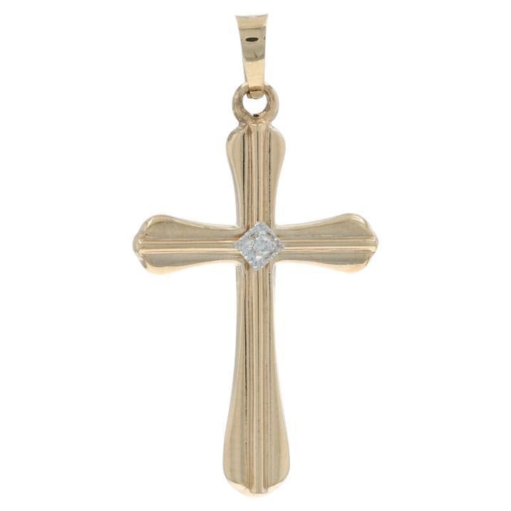 Pendentif croix diamant en or jaune 14k 1.00 Faith Solitaire en vente