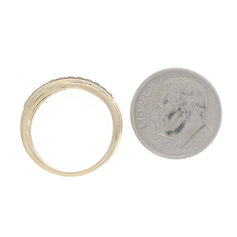Bandeau croisé en or jaune avec diamant - 14k Bague ronde brillante .30ctw Pour femmes en vente