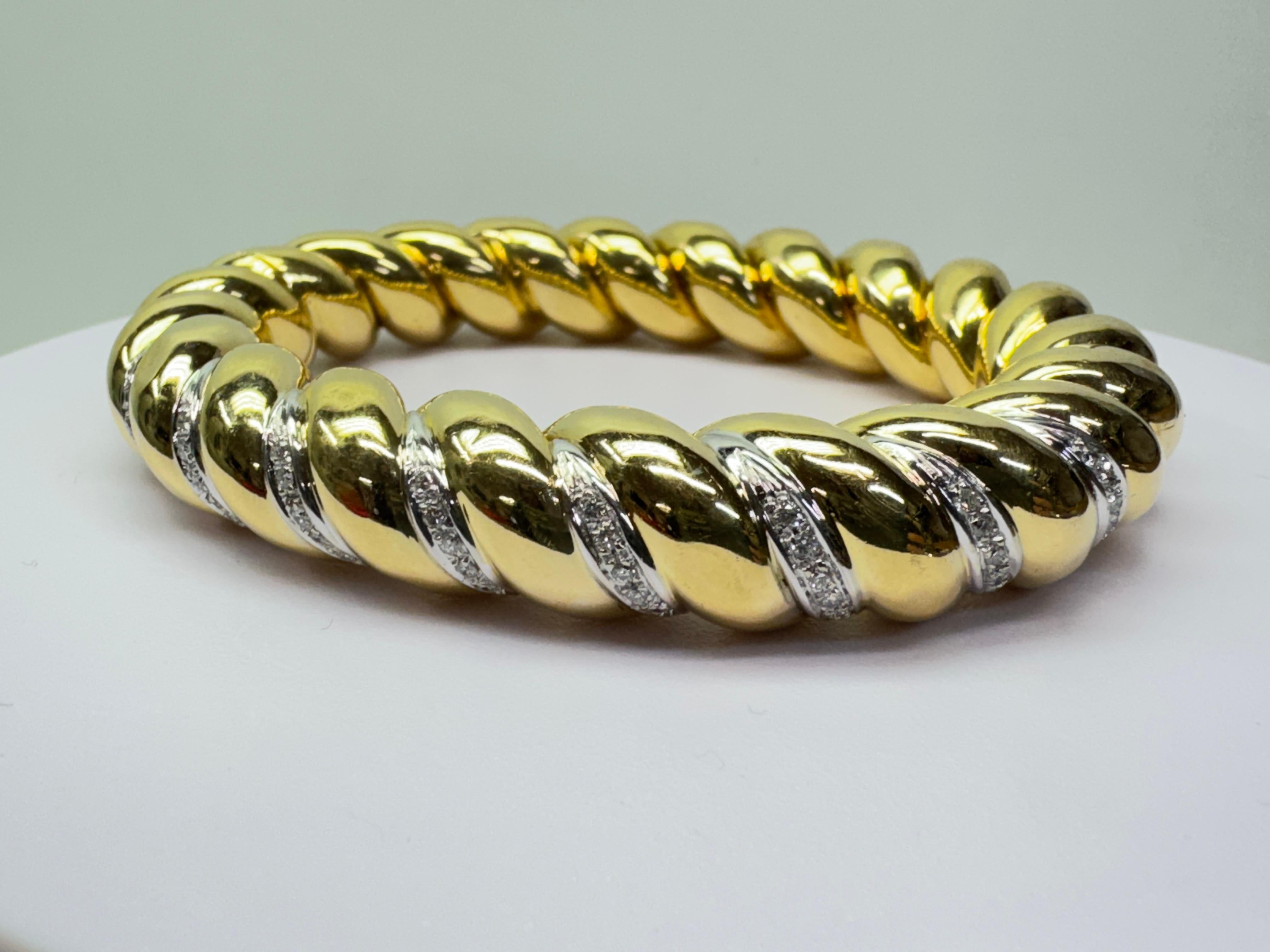 Bracelet manchette en or jaune avec diamants en vente 1