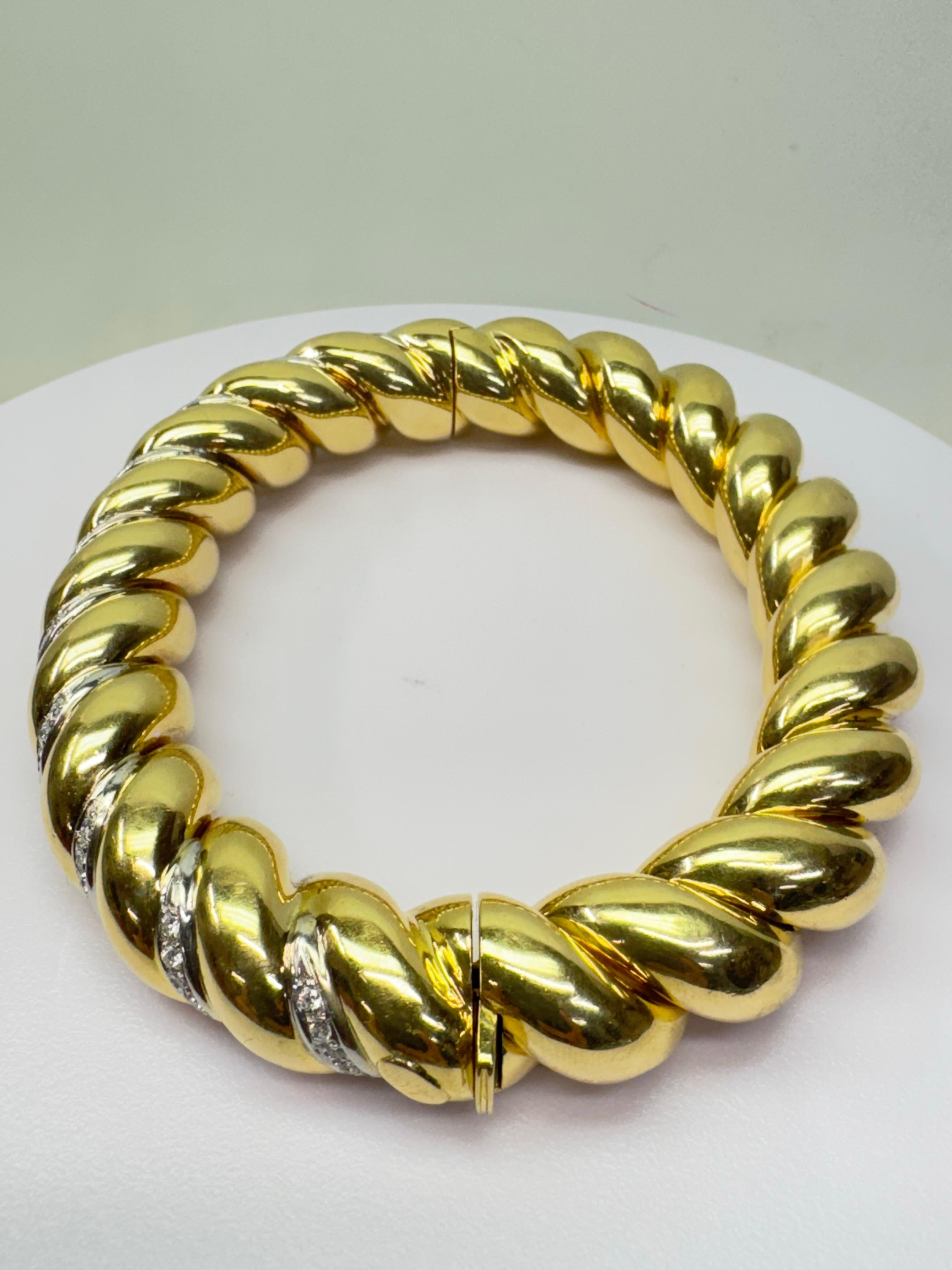 Bracelet manchette en or jaune avec diamants en vente 3