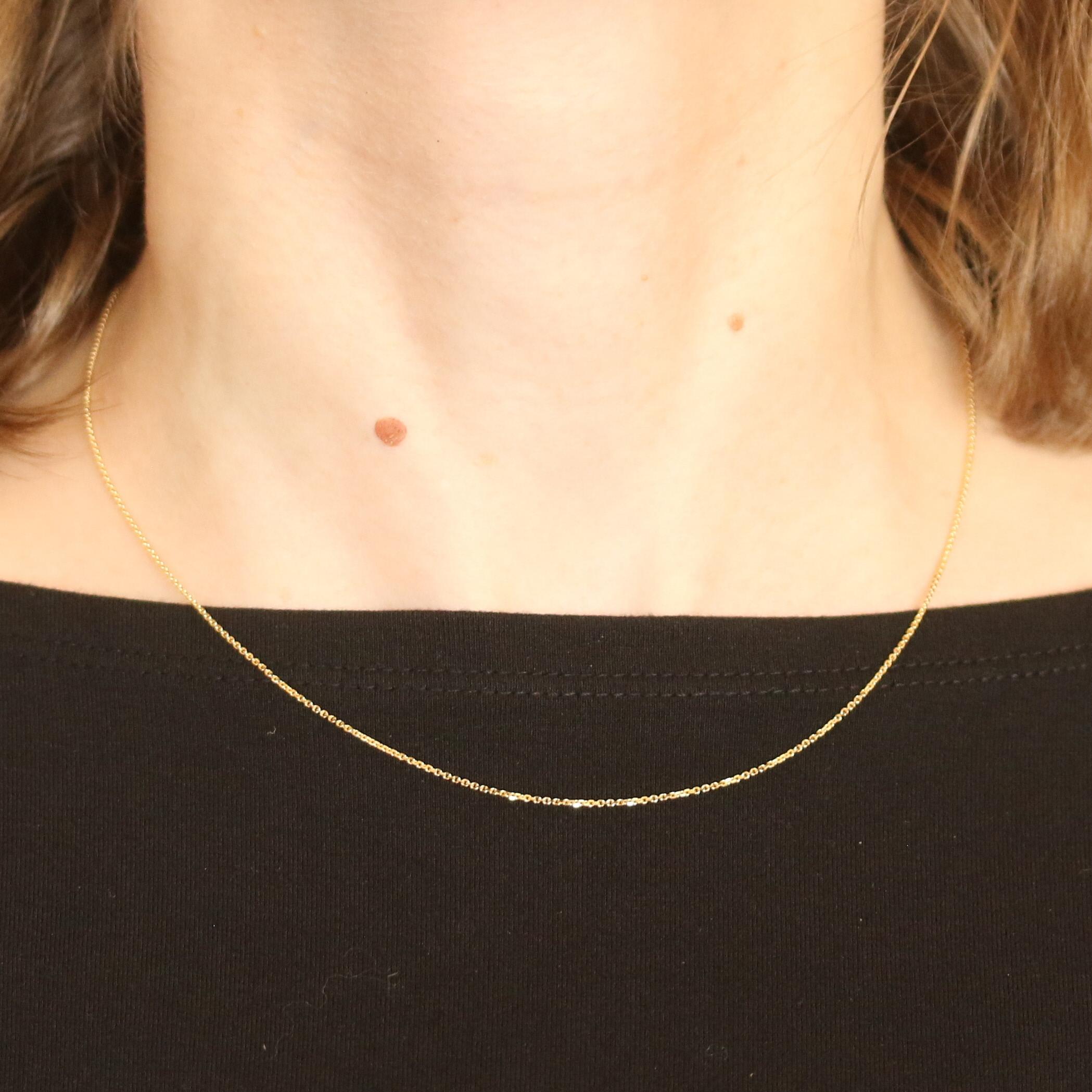 Metal Content: 14k Yellow Gold  

Chain Style: Diamond Cut Cable
Closure Type: Lobster Claw Clasp

Measurements: 
Length: 18