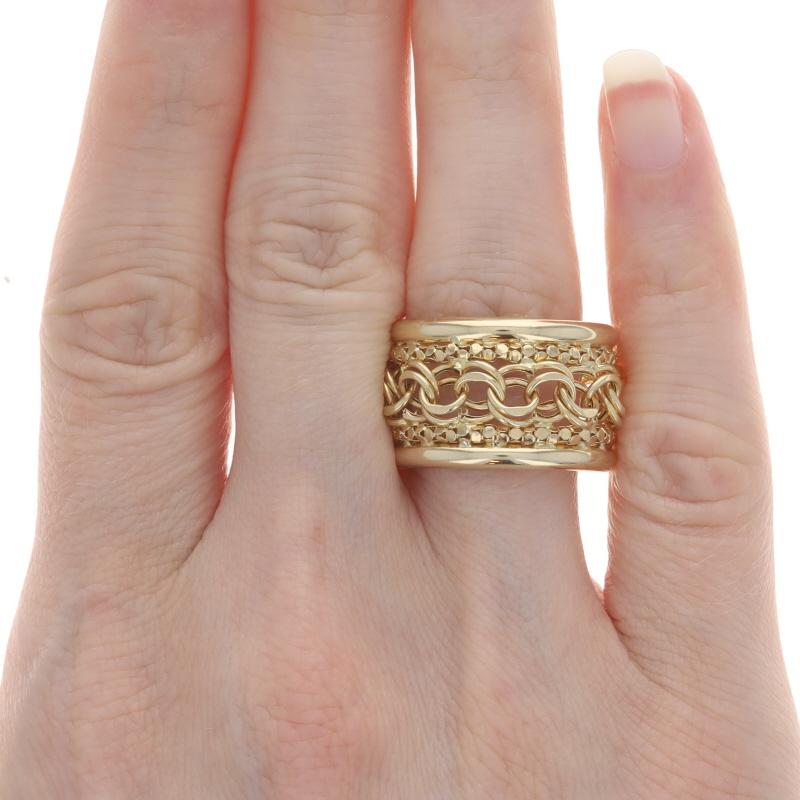 Size: 9

Metal Content: 14k Yellow Gold

Style: Statement Band
Theme: Diamond Cut Double Curb & Popcorn Chain
Features: Chain design spanning the band's entire perimeter

Measurements
Face Height (north to south): 9/16