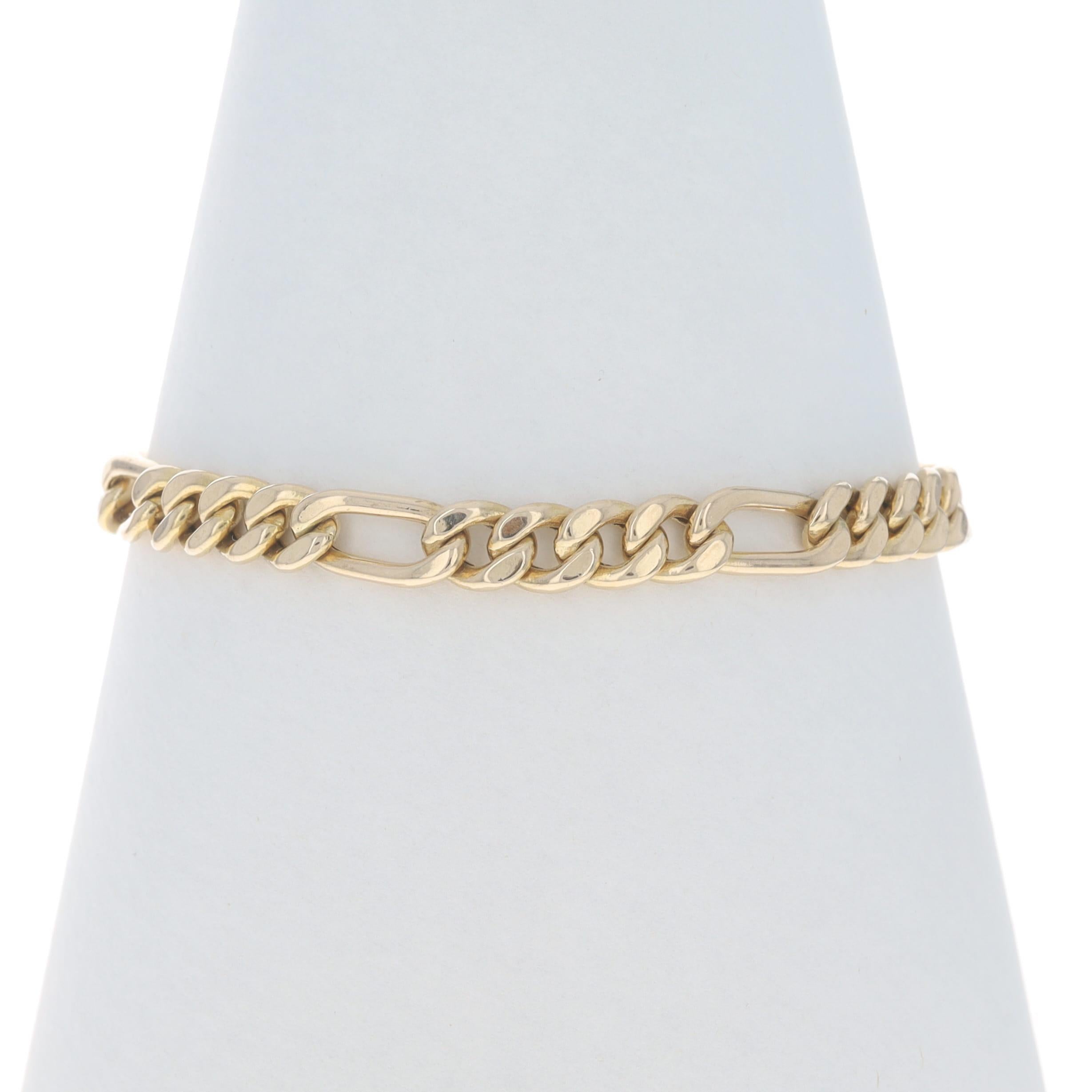 Contenu du métal : Or jaune 14k

Style de chaîne : Figaro à taille de diamant
Style de bracelet : Chaîne
Type de fermeture : Fermoir à onglet avec fermoir de sécurité d'un côté

Mesures

Largeur de la chaîne : 9/32