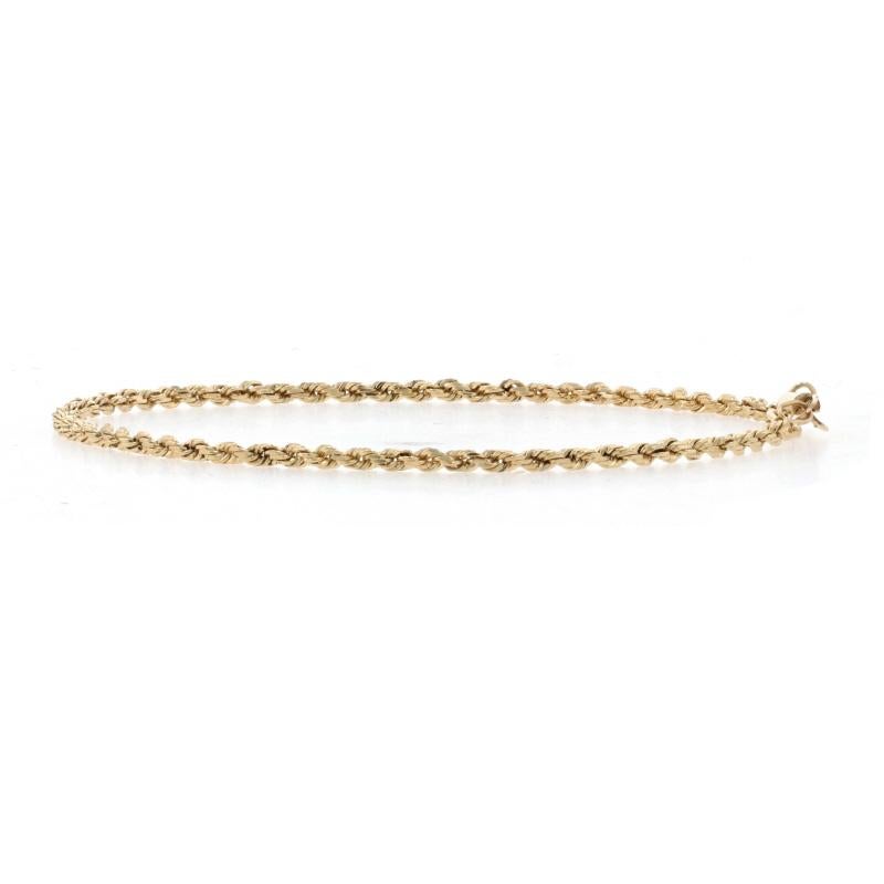 Brand: Michael Anthony

Metal Content: 14k Yellow Gold

Bracelet Style: Chain
Chain Style: Diamond Cut Rope
Fastening Type: Tube Box Clasp
Features: Etched Clasp

Measurements
Length: 7 1/4