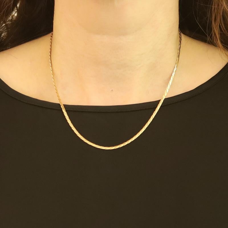 Collier en or jaune avec chaîne en corde taillée en diamant 18