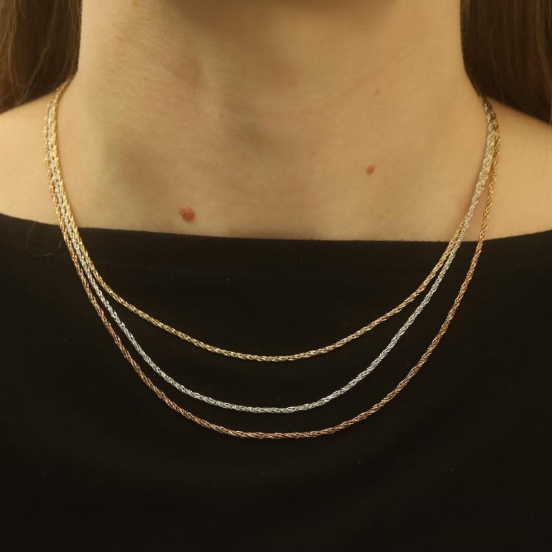 Collier à trois brins en or jaune avec chaîne à queue de renard torsadée et ornée de diamants 16 1/4