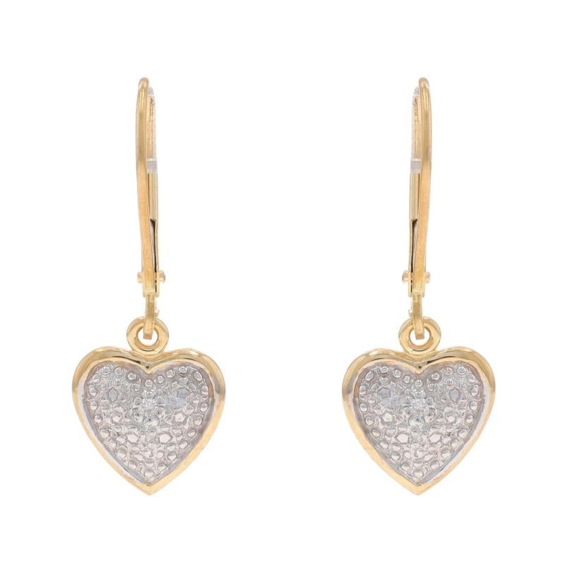 Contenuto metallico: oro giallo 10k e oro bianco 10k

Informazioni su A. Stone
Diamanti naturali
Taglio: Rotondo brillante

Stile: Pendente
Tipo di chiusura: Chiusura a leva

Misure
Altezza: 1 1/32