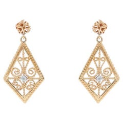 Boucles d'oreilles pendantes en or jaune avec diamants - 14k Round .10ctw Scrollwork Kite Pierce