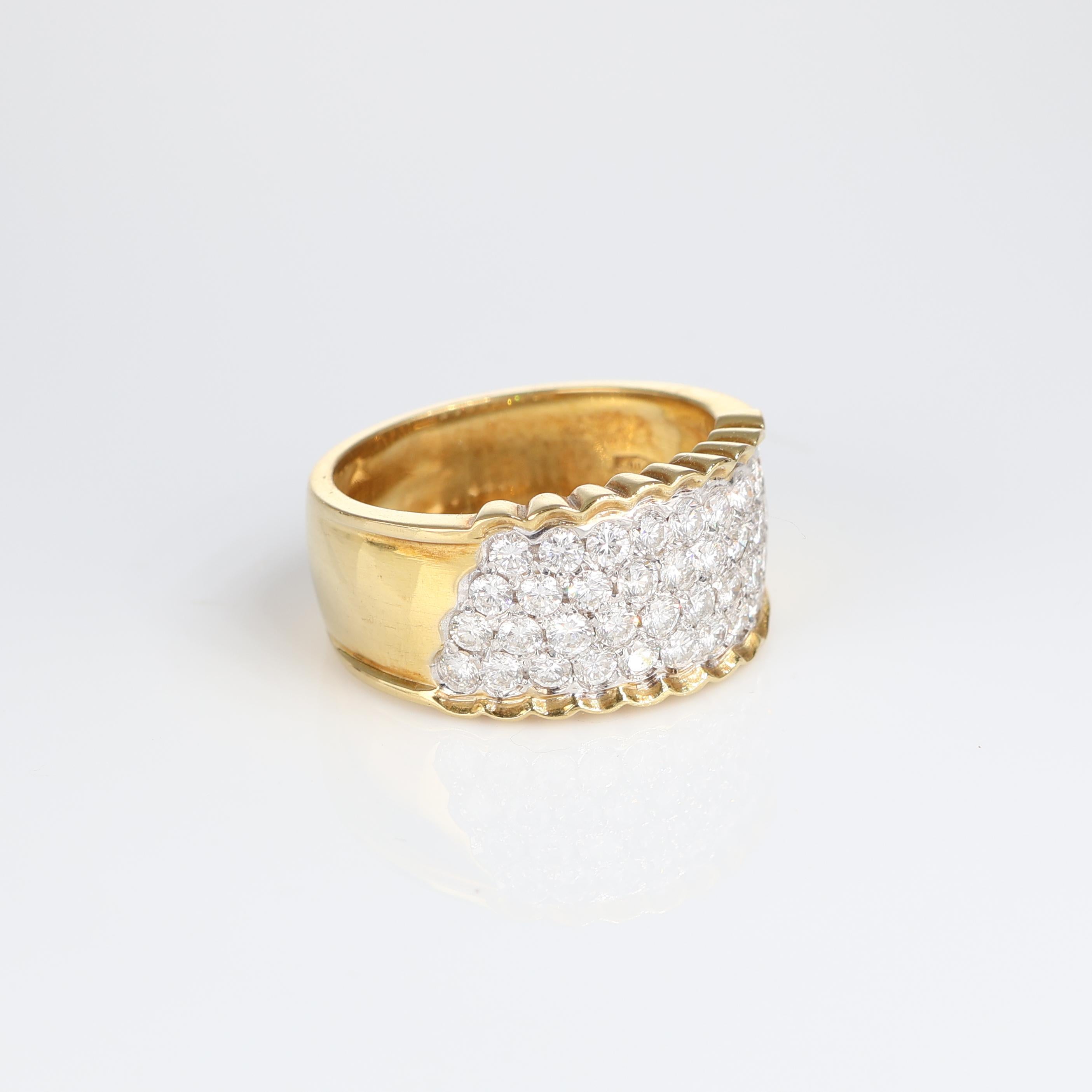 Bague vintage en or jaune avec pavé éblouissant de diamants 1,50 carats Neuf - En vente à Bergamo, BG
