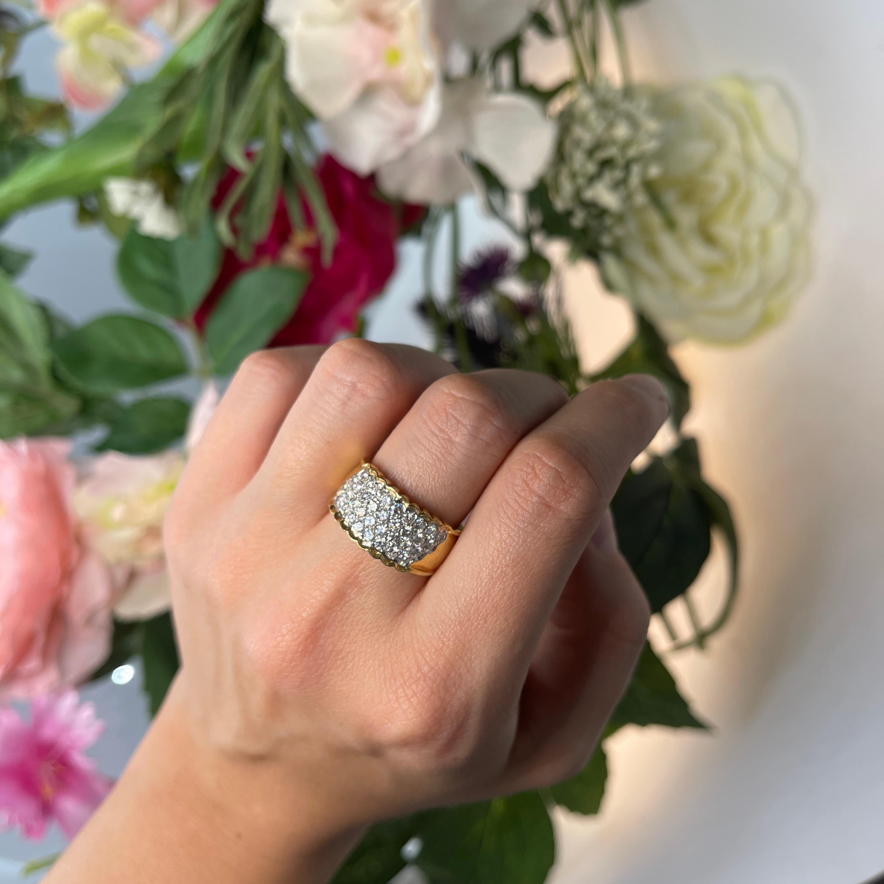 Bague vintage en or jaune avec pavé éblouissant de diamants 1,50 carats en vente 2