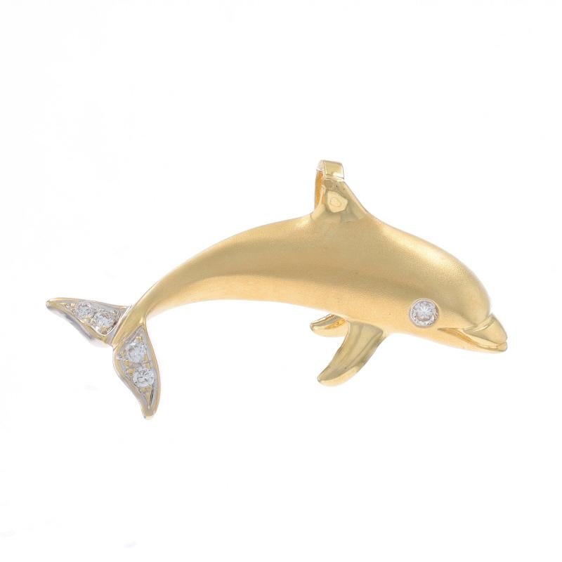 Contenu métallique : Or jaune 14k et or blanc 14k

Informations sur les pierres

Diamants naturels
Carat(s) : .12ctw
Coupe : Brillant rond
Couleur : G - H
Clarté : SI1 - SI2

Total des carats : .12ctw

Thème : Dauphin, vie marine
Caractéristiques :