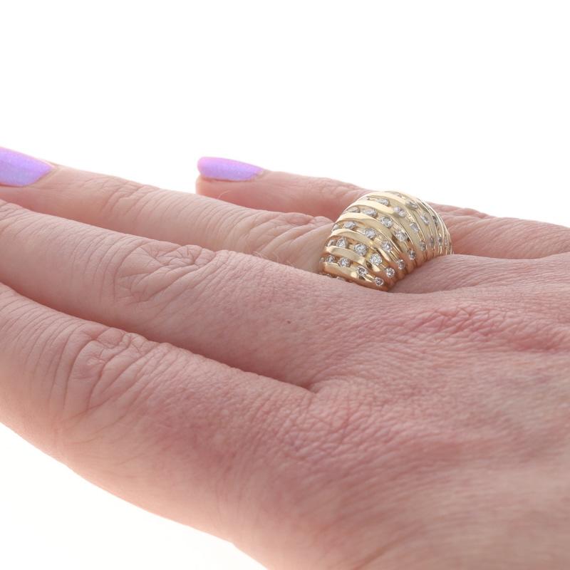 Bague de cocktail en or jaune avec dôme en diamant 14k rond brillant 1.20ctw Pour femmes en vente