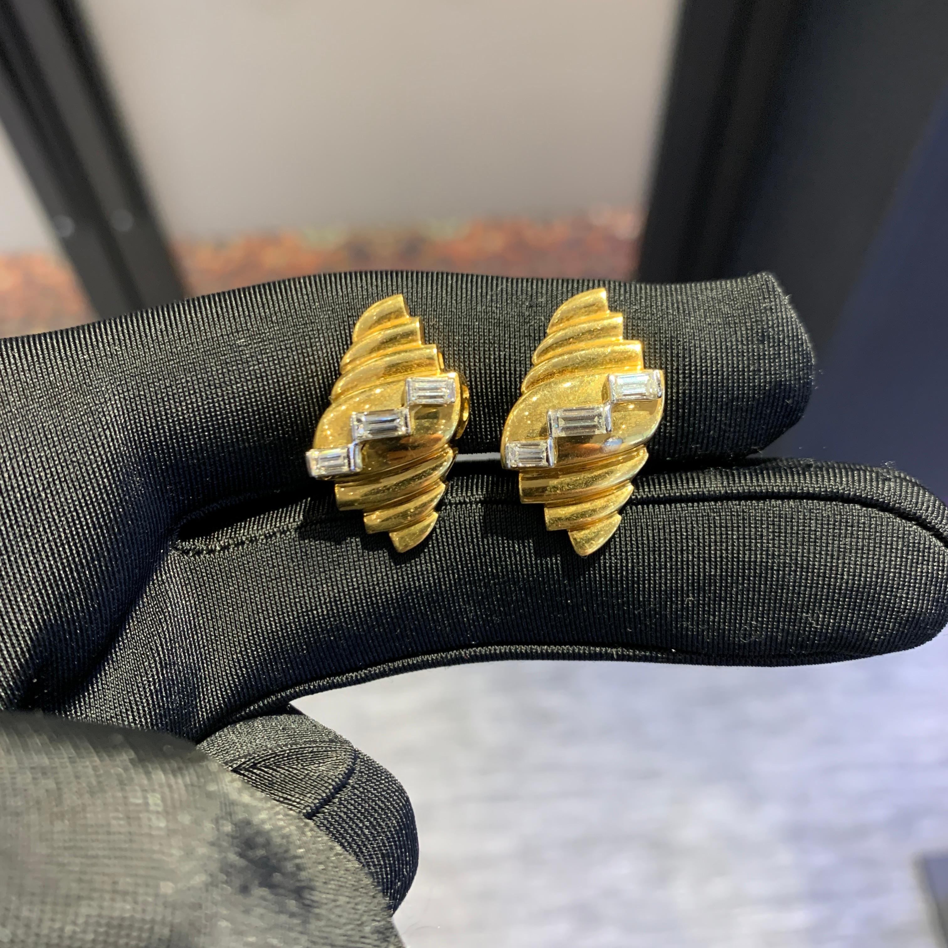 Yellow Gold Diamond Earrings In Excellent Condition For Sale In New York, NY