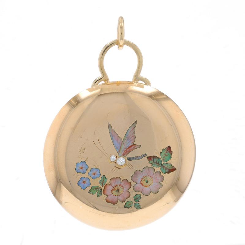 Design :  Boîtier de montre transformé
Époque : Édouardien

Contenu du métal : Or jaune 14k

Informations sur les pierres

Diamants naturels
Carat(s) : .06ctw
Coupe : Vieille mine
Couleur : G - H
Clarté : VS1 - VS2

Émail

Style : Médaillon
Thème :