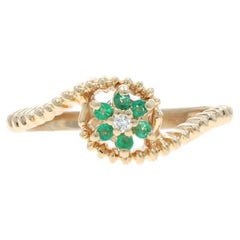 Bague de contournement en or jaune diamant Emeraude Halo - 14k Round Brilliant .13ctw Flower
