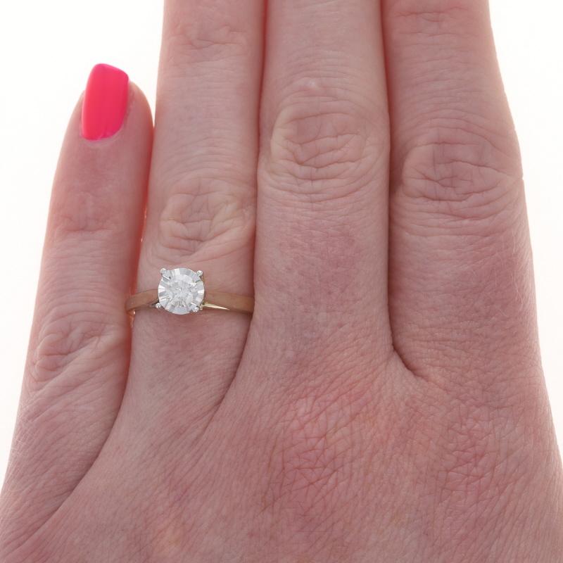 Taglio rotondo Anello di fidanzamento con diamante in oro giallo 10k a brillante rotondo .50ctw in vendita