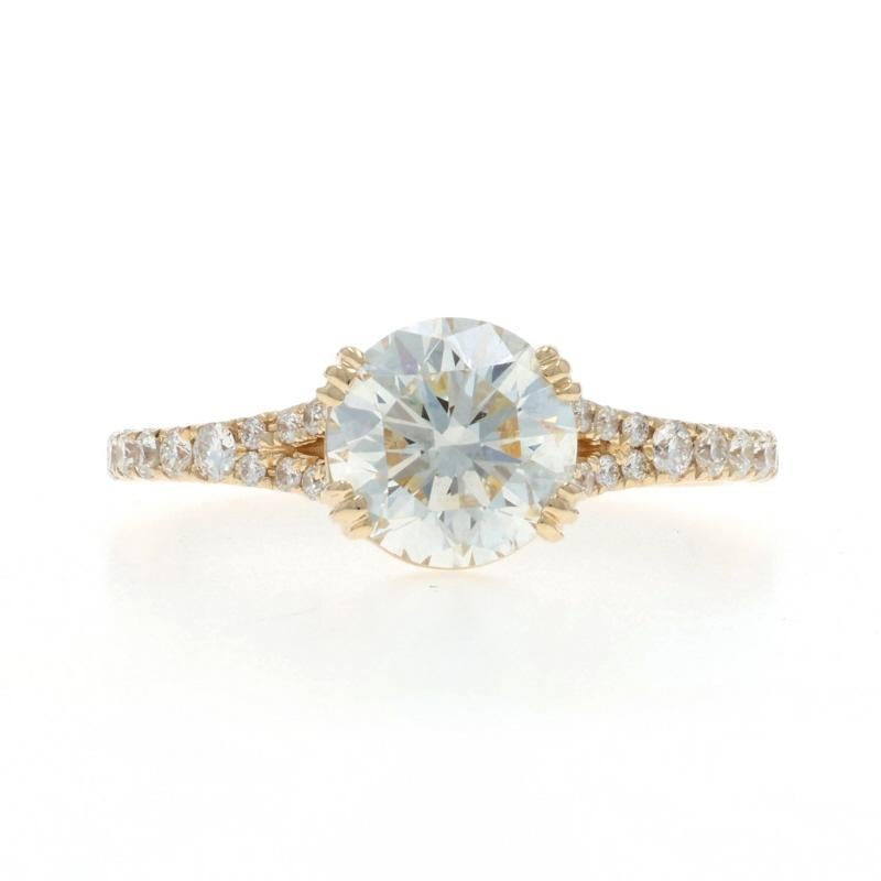 Taille : 6 1/2
Frais de taille : Up 2 1/2 tailles pour $35 ou Down 1 taille pour $35

Contenu du métal : Or jaune 14k

Informations sur les pierres

Diamant naturel
Carat(s) : 1.52ct
Coupe : Brillant rond
Couleur : J
Clarté : SI2
Note sur la pierre