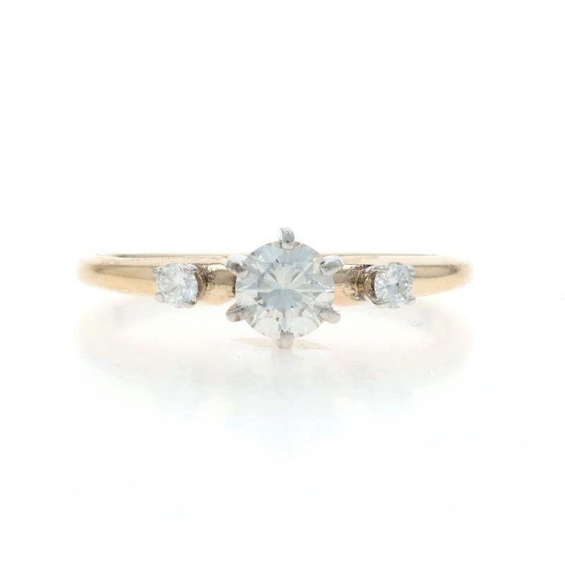 Taille : 7 1/2
Frais de taille : Up&Up 3 tailles pour $40 ou Down 2 tailles pour $40

Contenu métallique : Or jaune 14k et or blanc 14k

Informations sur les pierres

Diamant naturel
Carat(s) : .50ct
Coupe : Brillant rond
Couleur : J
Clarté :