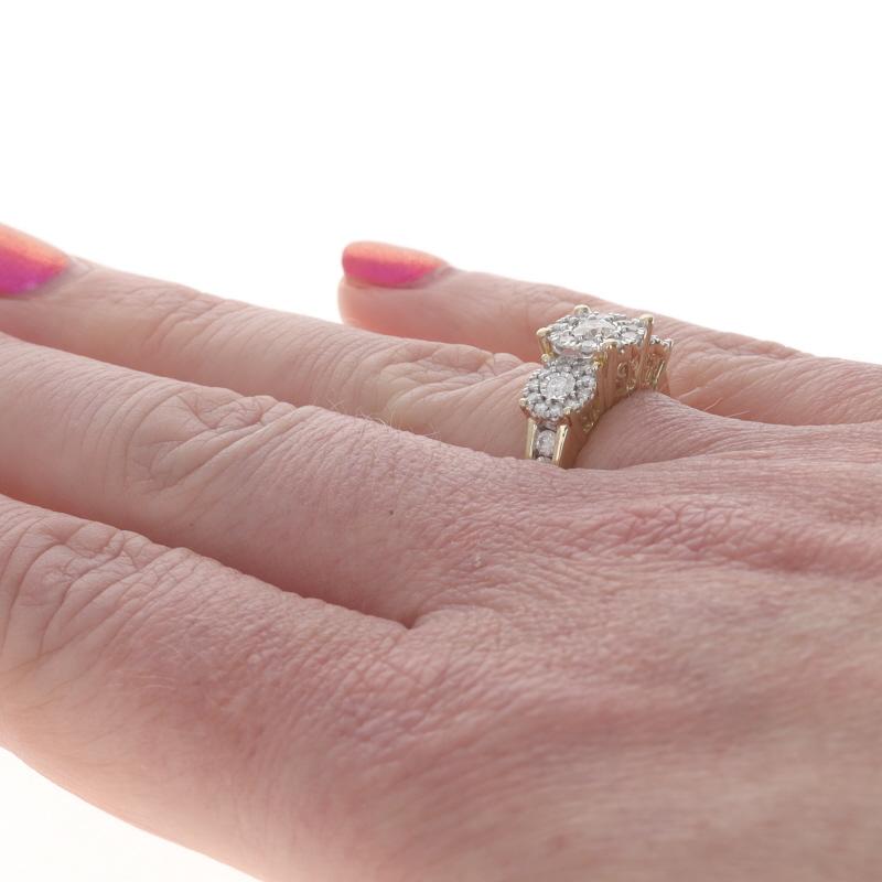 Donna Anello di fidanzamento con diamante in oro giallo 14k Brilliante rotondo .75ctw Halo in vendita