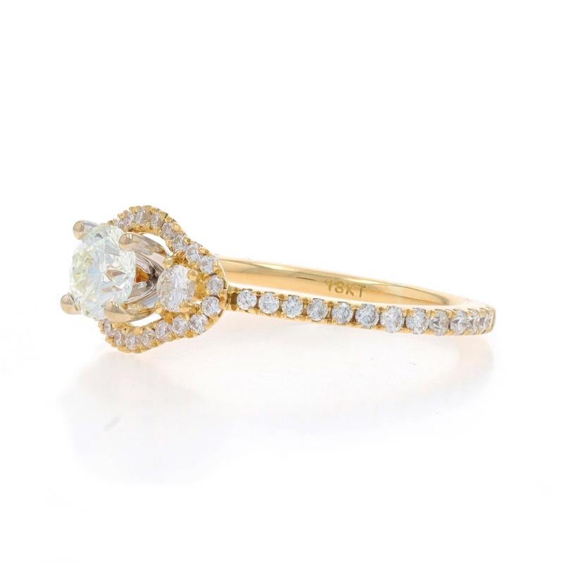 Bague de fiançailles à trois pierres en or jaune 18 carats avec halo rond de 1,00 ctw Excellent état - En vente à Greensboro, NC