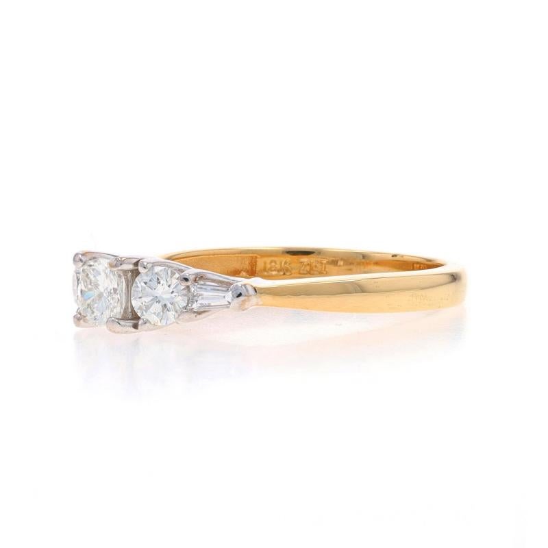 Bague de fiançailles en or jaune - 18k Specialty Cushion .65ctw Three-Stone Excellent état - En vente à Greensboro, NC