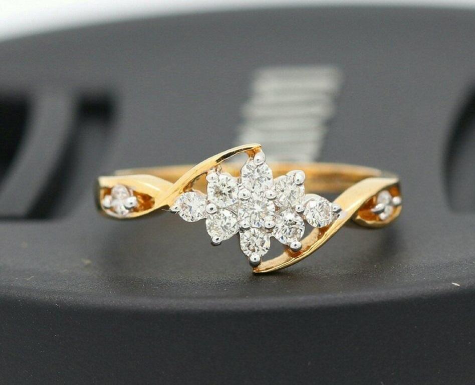 Yellow Gold Diamond Engagement Ring Flower Shape 14k Gold In New Condition For Sale In Chicago, IL