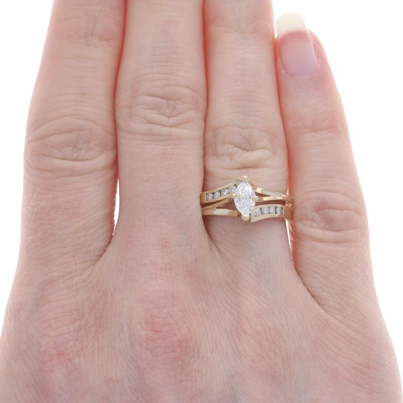 Verlobungsring & Ehering aus Gelbgold mit Diamanten - 14k Marquise .60ctw (Marquiseschliff) im Angebot