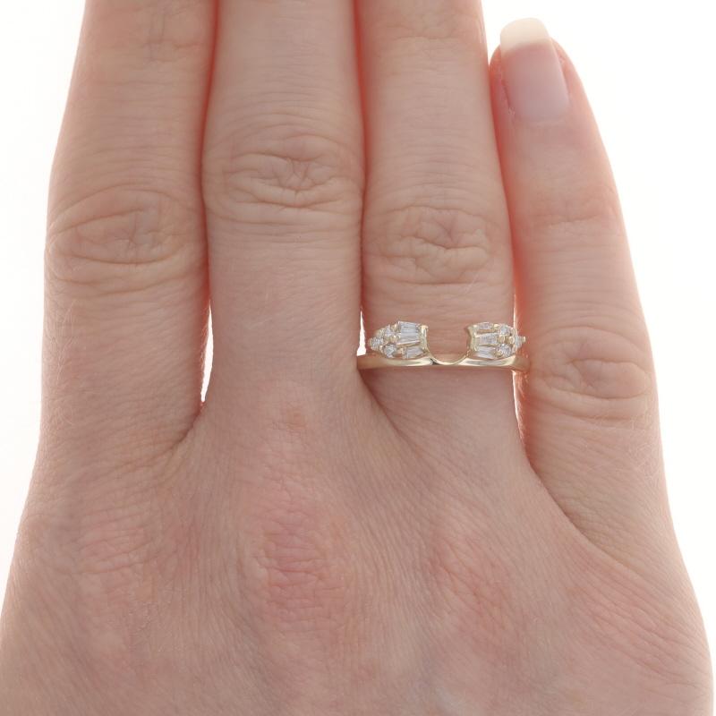 Gelbgold Diamant-Verlobungsring mit Anhänger - 14k Rd & Baguette .26ctw Guard Ring (Baguetteschliff)