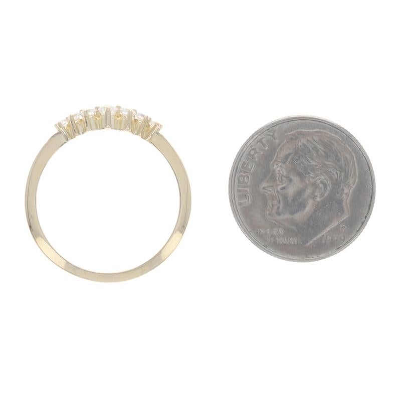 Anneau de mariage en or jaune avec diamant -14k Round Brilliant .20ctw Guard Ring en vente 1