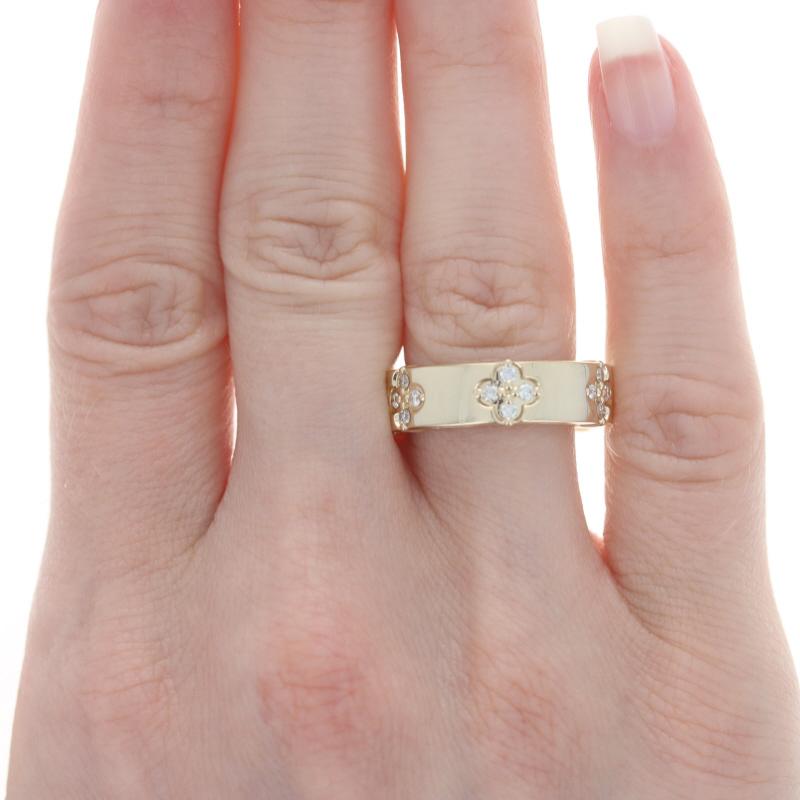 Size: 7

Metal Content: 14k Yellow Gold .

Stone Information
Natural Diamonds
Carat(s): .44ctw
Cut: Round Brilliant
Color: H - I
Clarity: SI1 - SI2

Total Carats: .44ctw

Style: Eternity Band
Theme: Quatrefoil Flower

Measurements
Face Height (north
