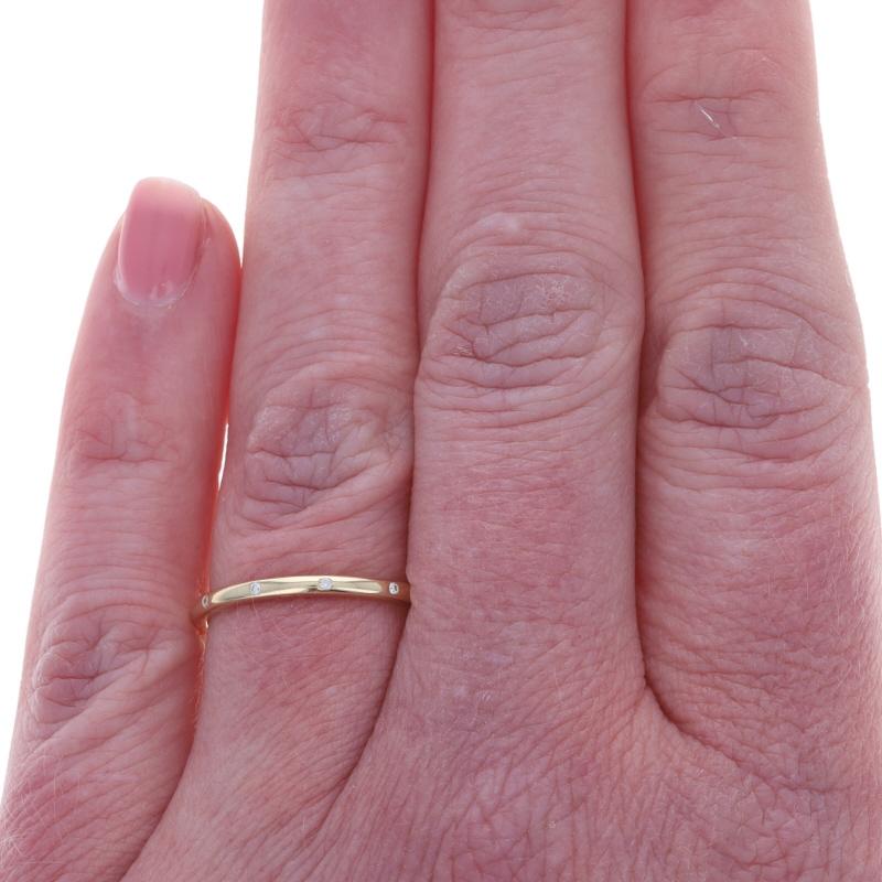 Taille ronde Bracelet éternel en or jaune avec diamant - 14k Round Brilliant Ring en vente