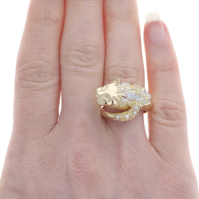 Taille ronde Bague bypass fierce lion en or jaune 18 carats Rd.26 carats en vente
